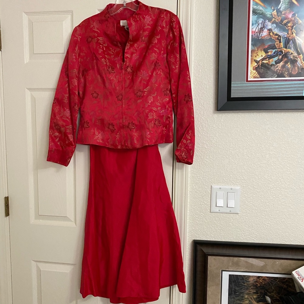 Beautiful formal, 3 pieces. Only been worn 2